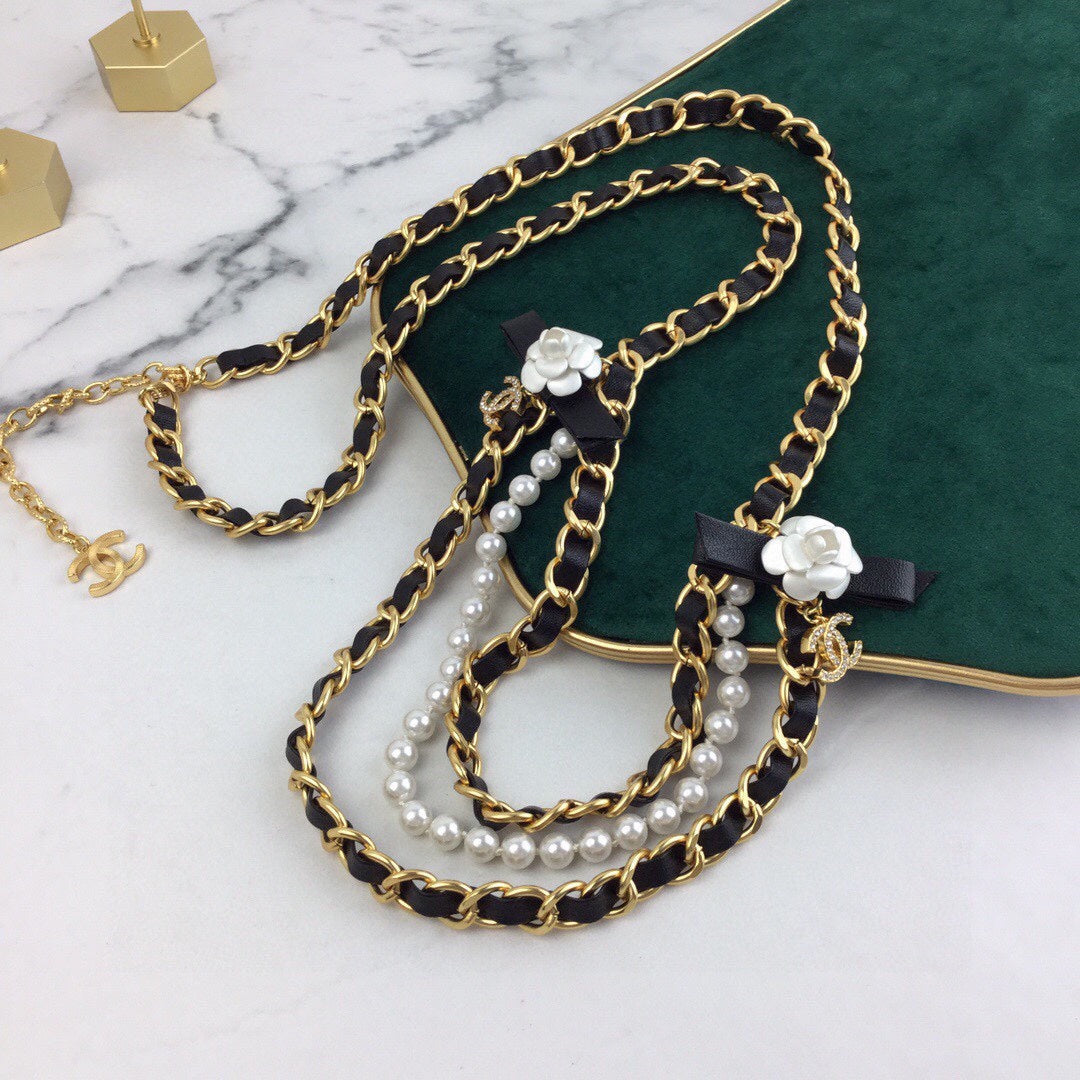 CHANEL 25S CHAIN BELT IN WHITE PEARL AND BLACK CALFSKIN 614403