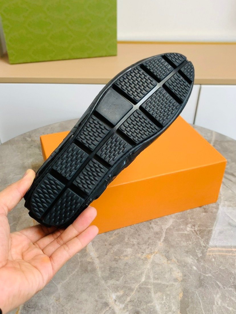 Men's Black Tasseled Loafers