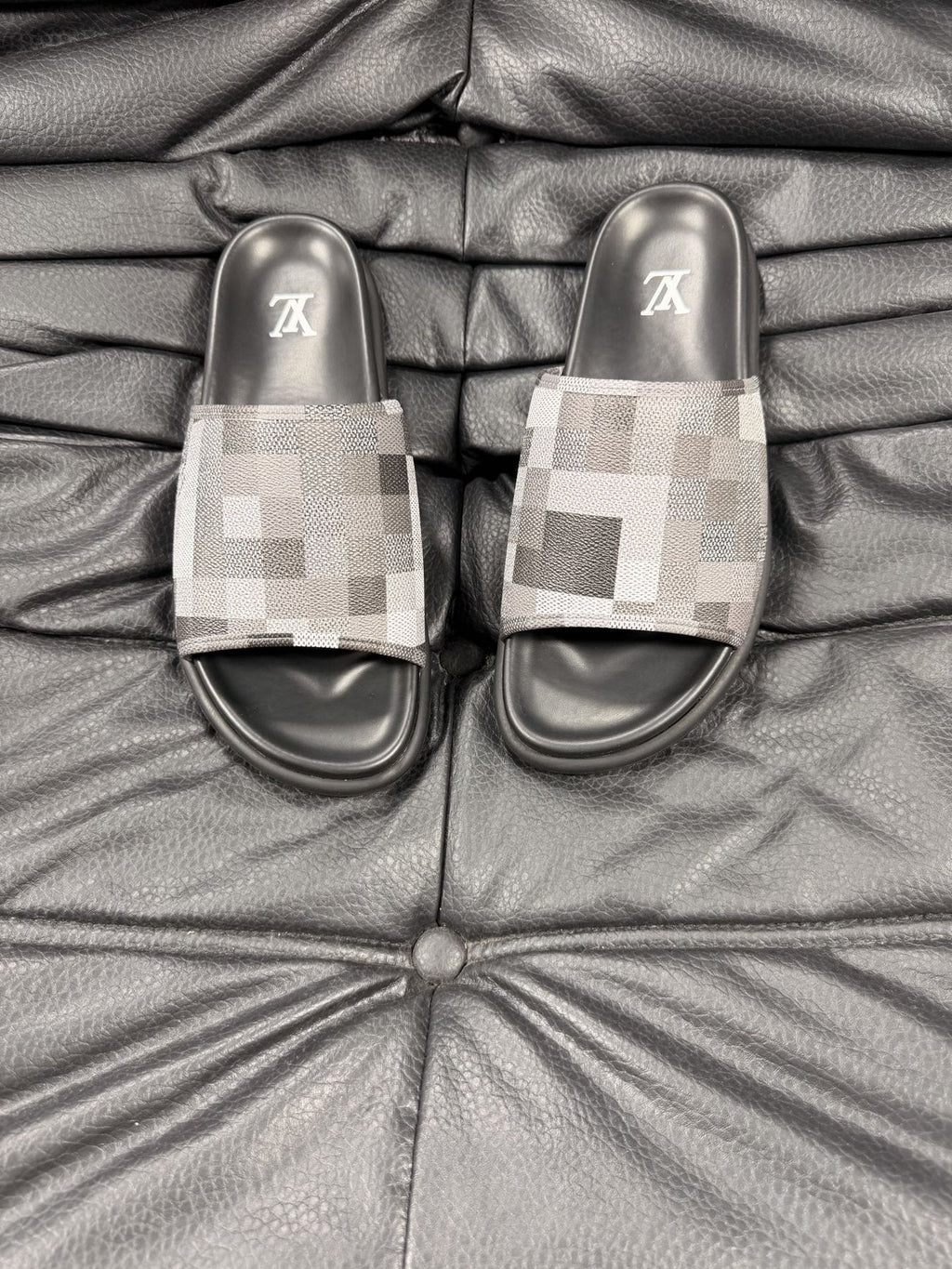Louis Vuitton Checkerboard Slide Sandals - Open Toe