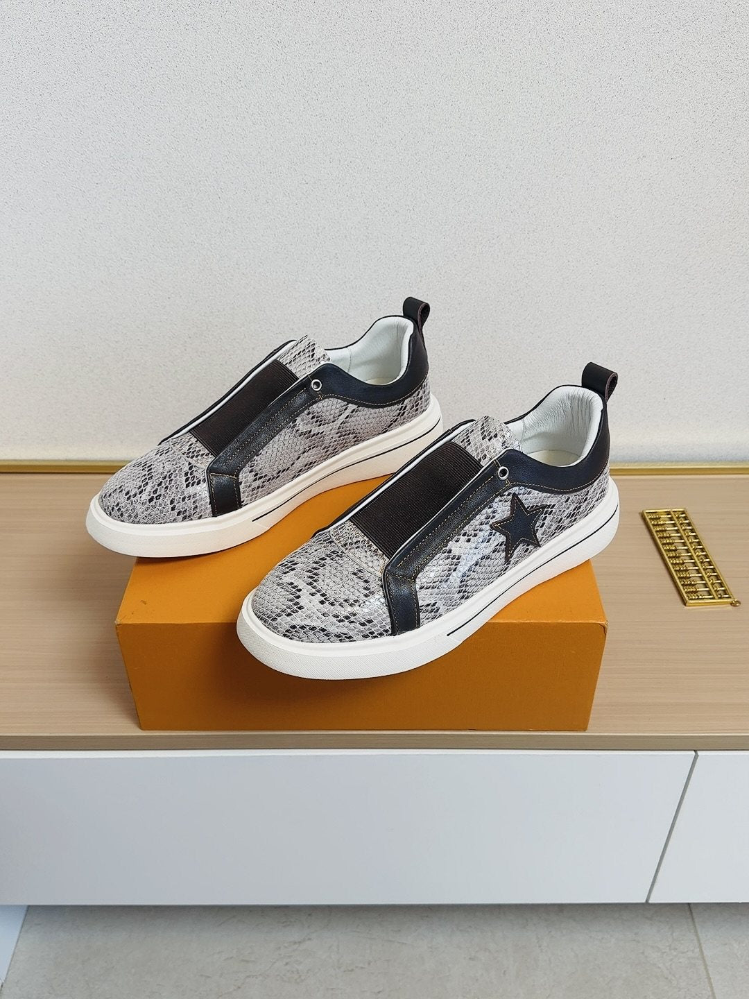 Louis Vuitton Star-Accent Low-Top Sneakers