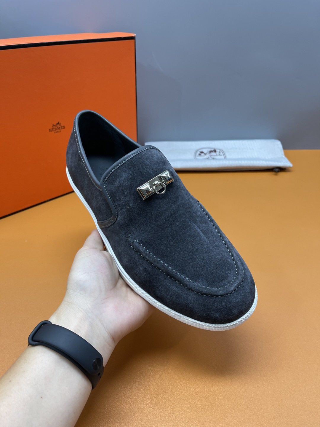 Hermès Mind Men's Buckle-Detail Loafers
