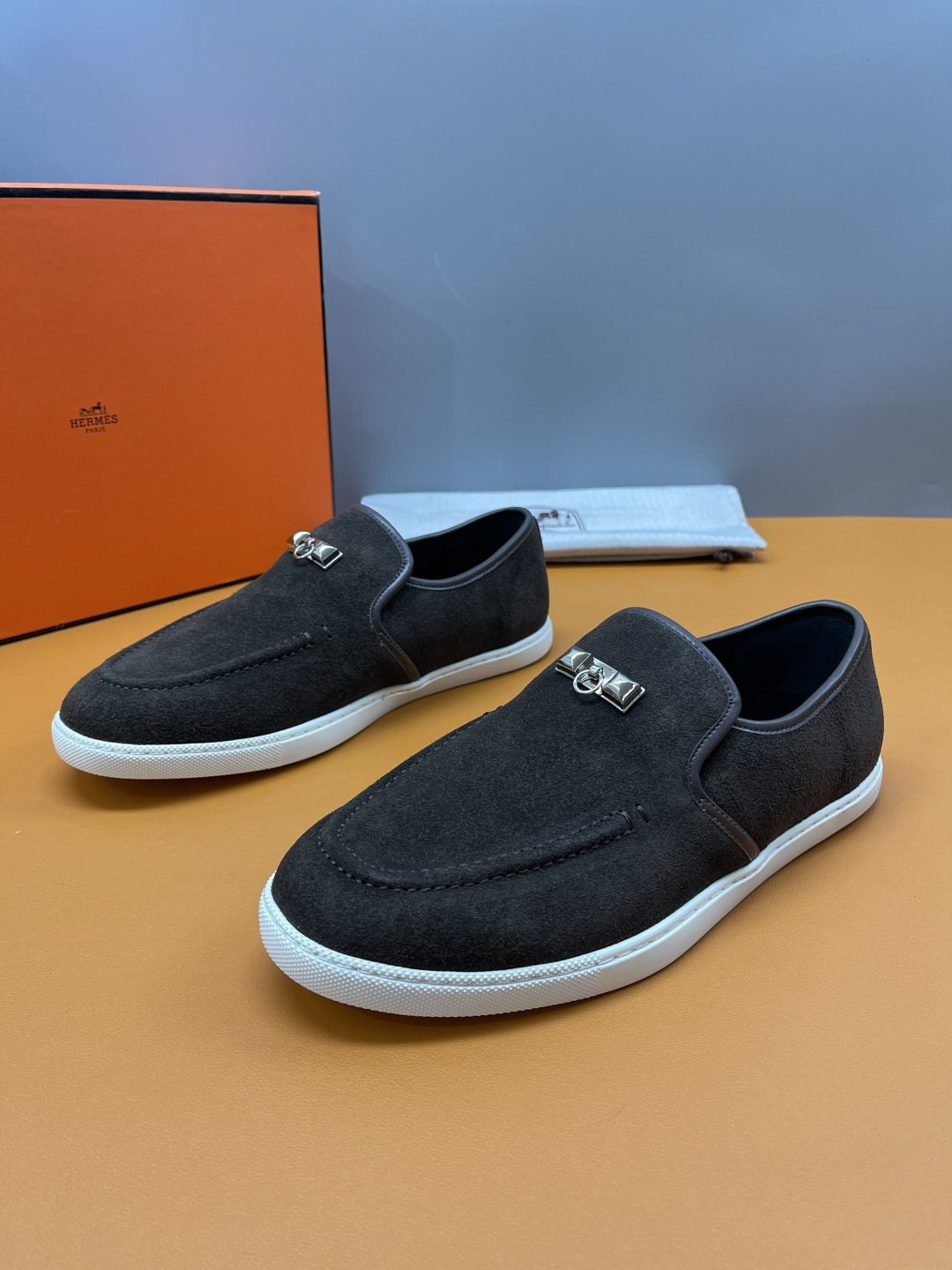 Hermès Mind Men's Buckle-Detail Loafers